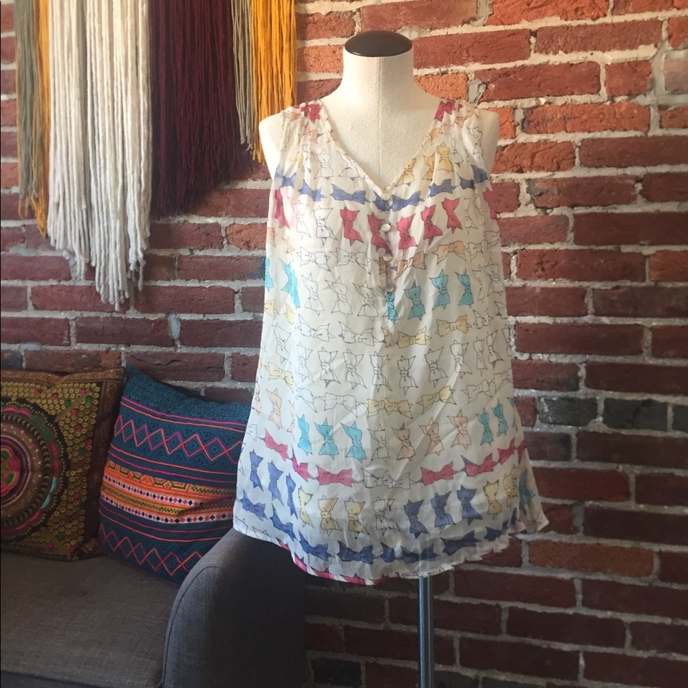 Blue Bird tank top with colorful bows lewk